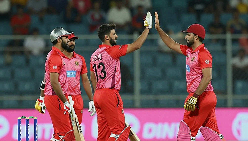 ষোড়শ ওভারের নীরবতা: টুর্নামেন্ট ক্রিকেটে স্কোরবোর্ডের আগেই টেম্পো ফলাফল লিখে ফেলে