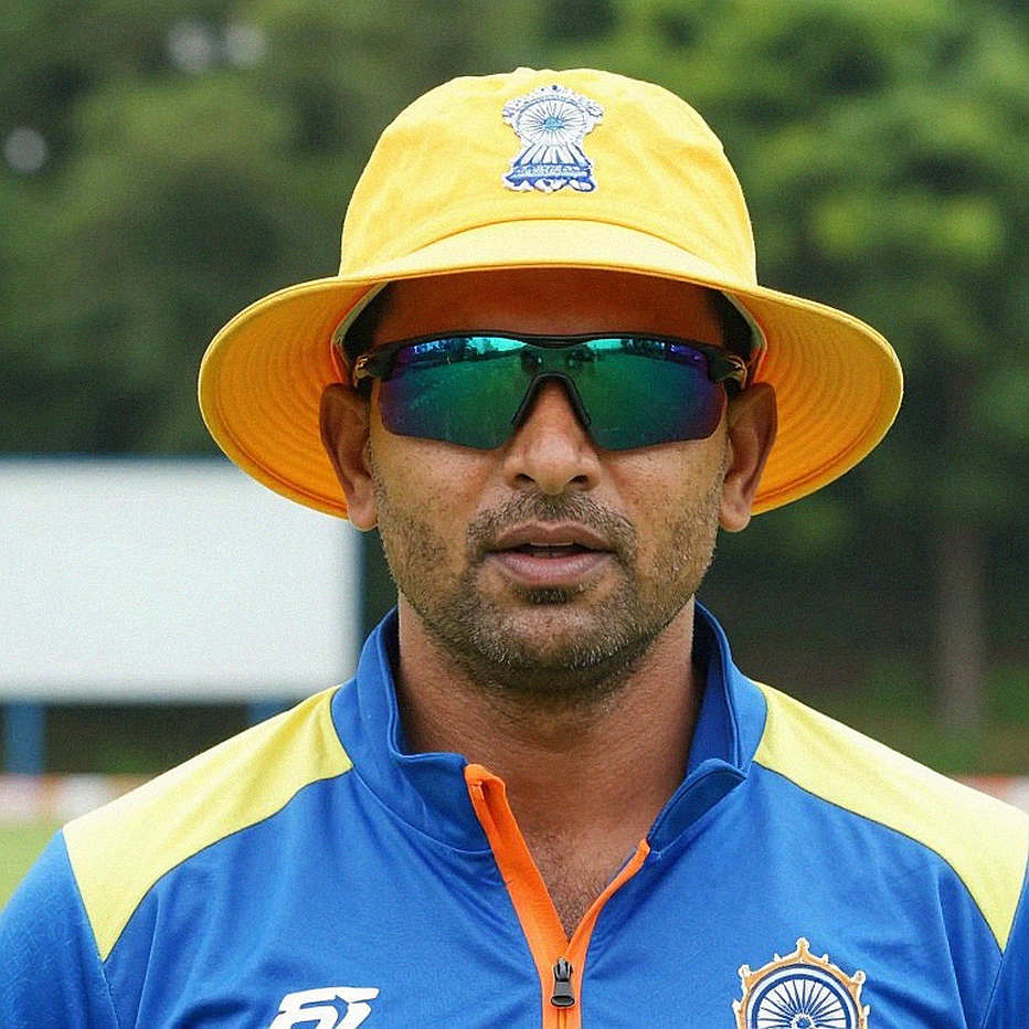 নালার বল, খালি গ্যালারি, কিউরেটরের কাশি: ঢাকার ঘরোয়া ক্রিকেটের ধীর শ্রম