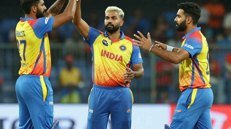 ফুটনোটে লুকোনো চুক্তি: টুর্নামেন্ট ক্রিকেটে টাকা, মেডিক্যাল শর্ত আর ওয়ার্কলোডের আসল হিসাব